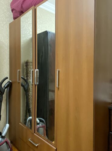 Dolablar: Açılan, 4 qapılı Düz dolab, Qarderob, paltar dolabı