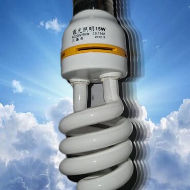 Үй жаныбарлары үчүн товарлар: Лампа CFL-15 Вт, излучает голубой симпатичный свет. Компактные