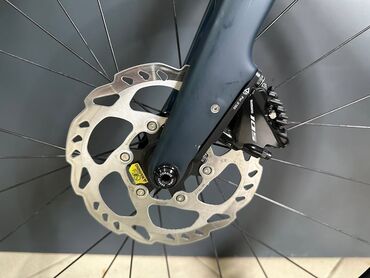 İdman velosipedləri: TREK yol velosipedi – karbon karkaslı, disk əyləcli, Shimano 105 — 19