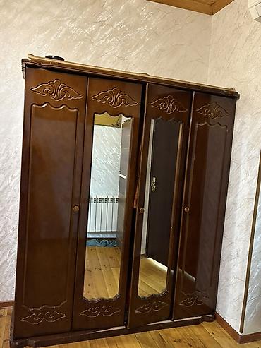 Dolablar: Klassic üslublu 4 qapılı geyim dolabı. TƏCİLİ SATILIR✅ Hündürlük — 1