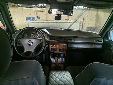 audi a6 2000: Mercedes-Benz E 230: 2.3 l | 1992 il Sedan — 5