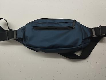 İdman çantaları: Calvin Klein kəmər/çiyin çantası – tünd mavi - Minimalist dizayn, ön — 3