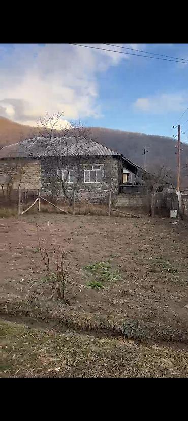 ev ve bag: Kənd evi və torpaq sahəsi - Daşdan tikili kənd evi, ətrafı hasarla — 1