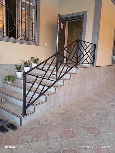 Деревянные лестницы: Деревянная лестница Для дома, Бесплатный замер, Вид дерева: Сосна, Форма лестницы: Много-маршевая, Стиль: Классический — 11