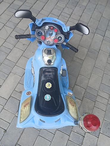 velosiped 4 tekerli: Uşaq üçün elektrikli üçtəkərli motosiklet – mavi rəngdə — 4