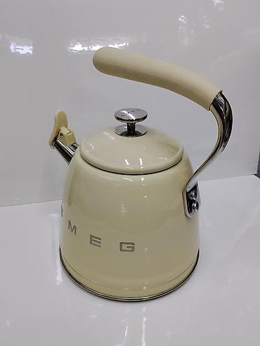 чайник оптом: Чайник для плиты SMEG, цвет кремовый (ретро-стиль). - Материал — 1