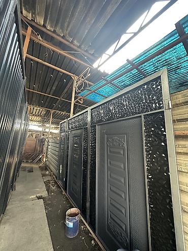 Металлические ворота и калитки с декоративными панелями - Материал