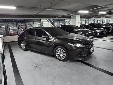 5 115: Toyota Camry: 2021 г., 2.5 л, Автомат, Гибрид, Седан — 2