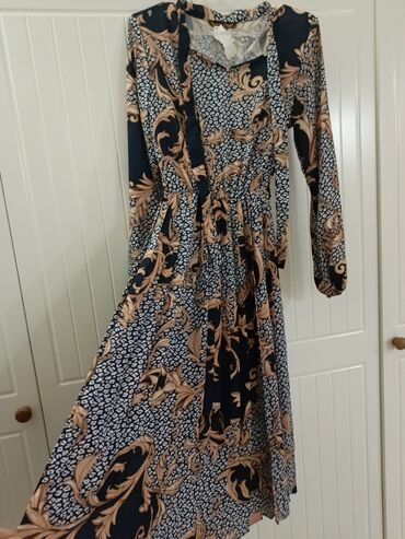 Toy paltarları: 👗 1 defe toya geyinilib. 👗 Türkiyədən alınıb. 👗 Yenidir. 👗 — 1