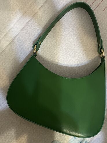 зелёная сумка: Сумка багет зелёного цвета. Состояние очень хорошее италия кожа