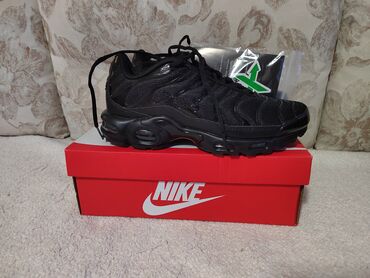 farmerice brojevi x: -Nike Tripple Black Air Max- NOVE NE NOŠENE DOSTUPNI BROJEVI: 43