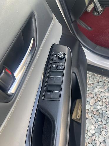 Toyota: Toyota Venza: 2021 г., 2.5 л, Типтроник, Гибрид, Внедорожник — 4