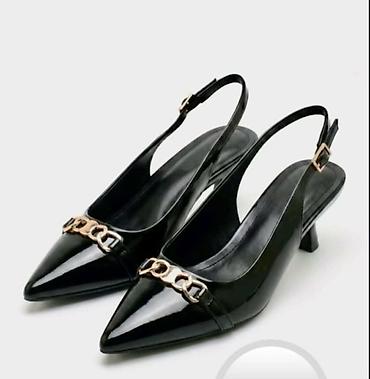 nike 95 just do it: Elegantne ženske slingback cipele u crnoj boji, sa špicastim vrhom i — 1