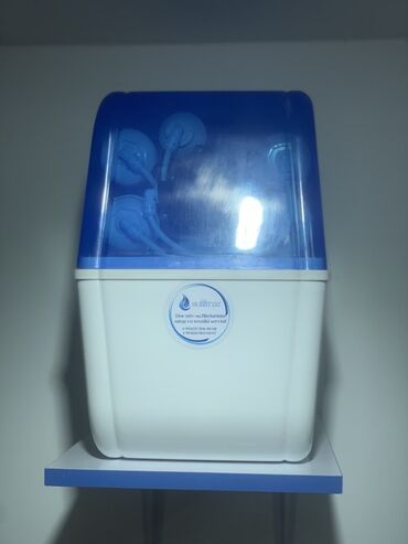 printer rəngi: Su filtrləmə sistemi kompakt dizaynı ilə seçilir və mətbəxdə az yer