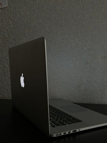 kompüterlər diz ustu: Macbook Pro . Real Alıcıya endirim olacaq. Ətraflı məlumat üçün sadəcə