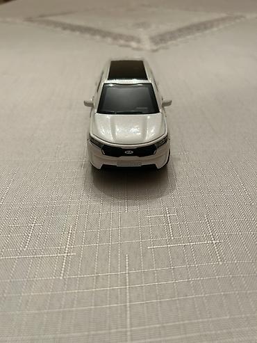 Oyuncaqlar: Miniatür KIA Sorento model maşın - Miqyas: təxmini 1:32–1:36 (kompakt — 3