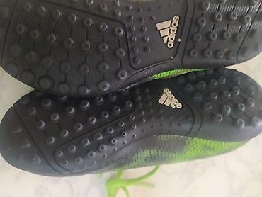 Uşaq dünyası: Yenidir.Hec geyinilmeyib.Adidas uşaqlar üçün futbol butsası (çatlı — 3