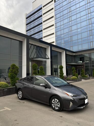 спртер: Toyota Prius: 2017 г., 1.8 л, Вариатор, Гибрид, Седан