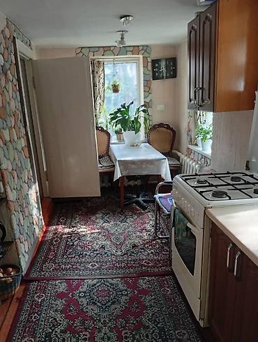 Продажа коттеджей и домов: 🏡 Продаётся кирпичный дом в районе Аламединского рынка 📍 Адрес: ул — 15