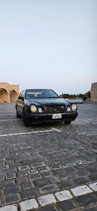 Mercedes-Benz: Mercedes-Benz E 320: 3.2 l | 2002 il Sedan — 18