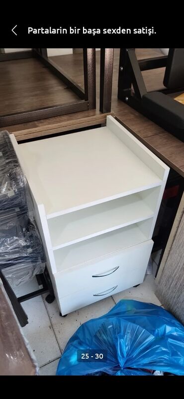 Salon, tibbi mebel dəsti: Tibbi refler 40 azndan başlayir Her nov salon Mallarinin topdam ve — 3