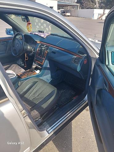 Mercedes-Benz: Mercedes-Benz 240: 2.4 l | Sedan — 12