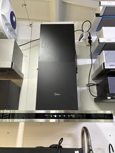 вытяжки для кухни: Кухонная вытяжка Midea - Тип: настенная/каминная, вертикальная панель