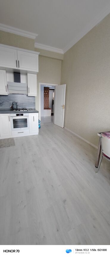 Sifarişlə digər ev mebeli: Mənzilin daxili dizaynı və mebel dəsti - Geniş giriş hissəsi üçün — 6