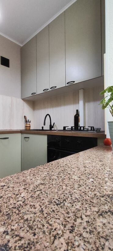 квартиру в центре бишкека: 2 комнаты, 45 м², Хрущевка, 3 этаж, Евроремонт