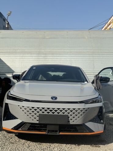 газ 3 поколения: Changan Uni-V: 2024 г., 1.5 л, Робот, Бензин, Седан
