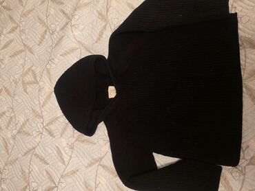 Koftalar, sviterlər: Ağ rəngli, uzunqol qız topu. Üzərində böyük, rəngli Tuiti quşu təsviri — 7