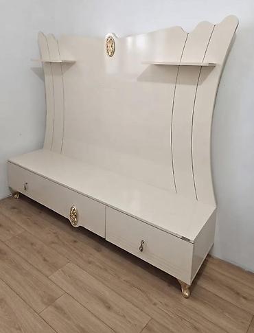 Tv stend 100 manat.Catdirilma odenisle.Olcu H 160/E 180/D 42. Unvan