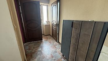 Продажа коттеджей и домов: Продаётся двухэтажный жилой дом с отдельным входом и крыльцом. Вместе — 15