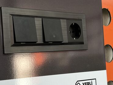 меняю на 07: Модульная настенная панель: два выключателя + клавиша с подсветкой +