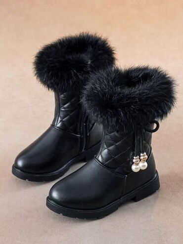 Čizme: Cena:2500din Dostupni brojevi:38 Poručuje se isporuka za desetak — 20