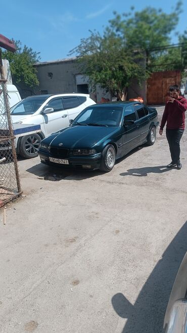 BMW: BMW 3 series: 1.8 l | 1996 il Sedan — 8