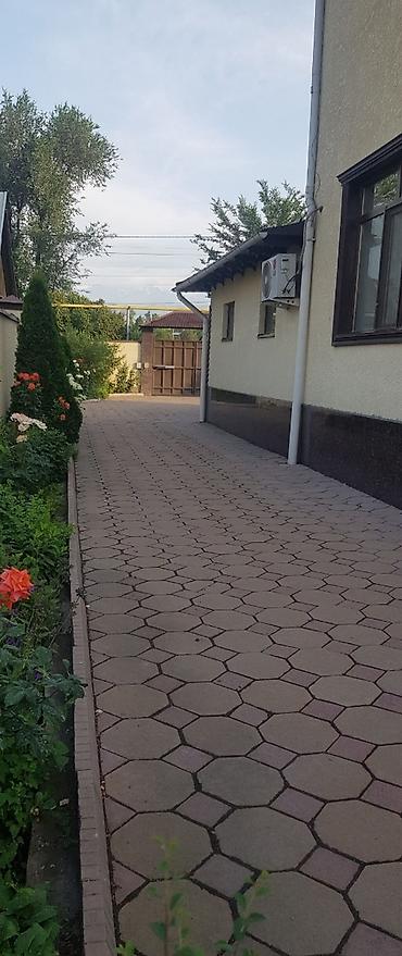 Продажа коттеджей и домов: Продается дом новопокрока, Общей площадью 400 м² . Количество — 17