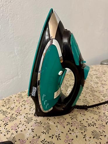 Утюги: 2200W gücündə və KD1023 model nömrəli buxarlı ütü. Bu ütü — 4