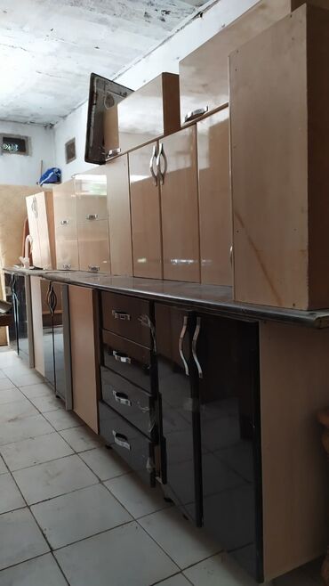 ag qara metbex mebelleri: Mətbəx mebeli ölçü 4 metr yarim üzerinde qaz moyka aspirator verilir