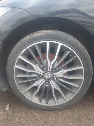 Мототранспорт: Колесо Hyundai R 18, 5 Болтов