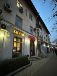 сдаю квартиру долгосрочно токмок: 3 бөлмө, Менчик ээси, Чогуу жашоо менен, Жарым -жартылай эмереги бар