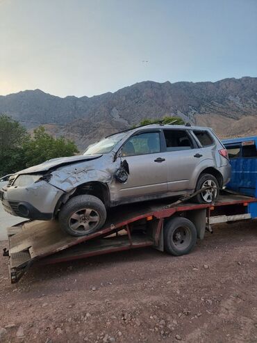 диск на некси: Кроссовер Subaru Forester серебристого цвета, модель без панорамной