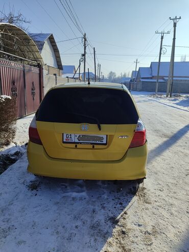 Легковой транспорт: Сдаю в аренду: Легковое авто, Под такси