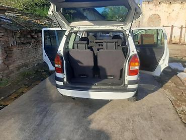 Opel: Opel Zafira A – sedmosed, bele boje, praktičan porodični MPV. Glavne — 7
