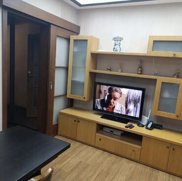 Uzunmüddətli kirayə mənzillər: Mənzil kirayə/verilir - Geniş və işıqlı zal: kristal lustra, iri — 6