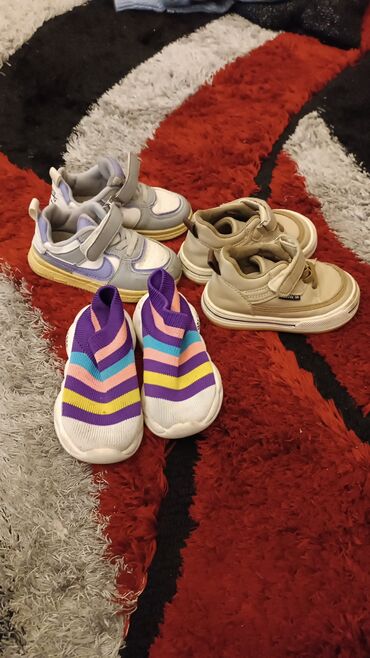 детская обувь 22 см: Oglan ve qiz ucun krasovkalar satilir.heresi 3m Yasamal