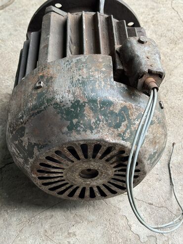 Запчасти и аксессуары для бытовой техники: Продаю Двигателя 3 фазный Асенхроный 4. КВ 1500 оборотов 5 кВ 1500 — 2