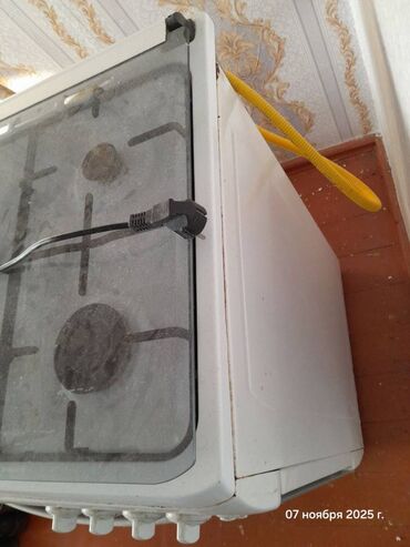 Plitələr və bişirmə panelləri: Qaz sobasi yaxsi veziyyetdedir. Cemi 2 ay istifade olunub. Saxlamağa — 8