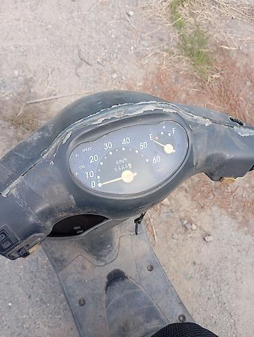 скутер ондоо: Скутер 50 см³ (ориентировочно, класс Honda/Dio) зеленого цвета. ЗАДНЕЕ — 6