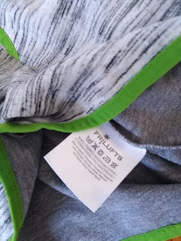 Köynəklər: 11-12 yawa. Biri 5-10manat. Bezilerini tezedir — 20